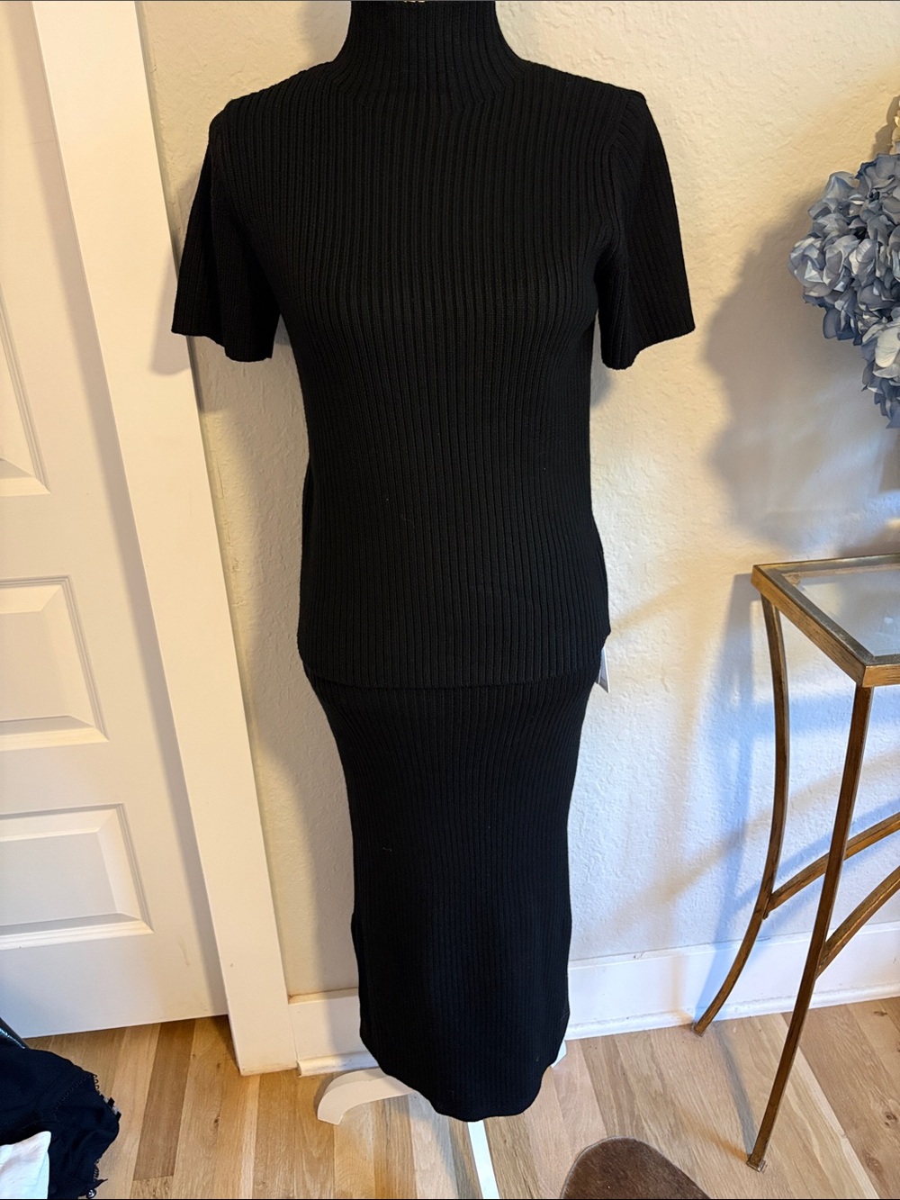 Commense Black Ribbed knit Maxi skirt - Classic Women's size M NWT